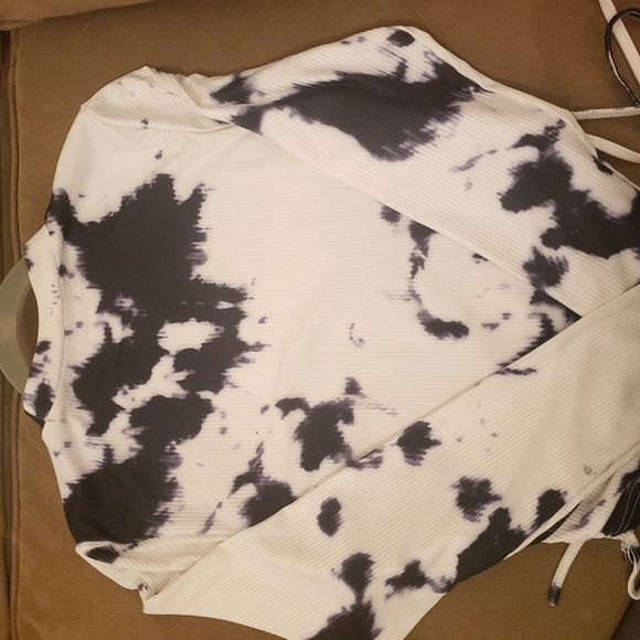 Ribbed rouched long sleeve white with some black spots - Picture 6 of 8